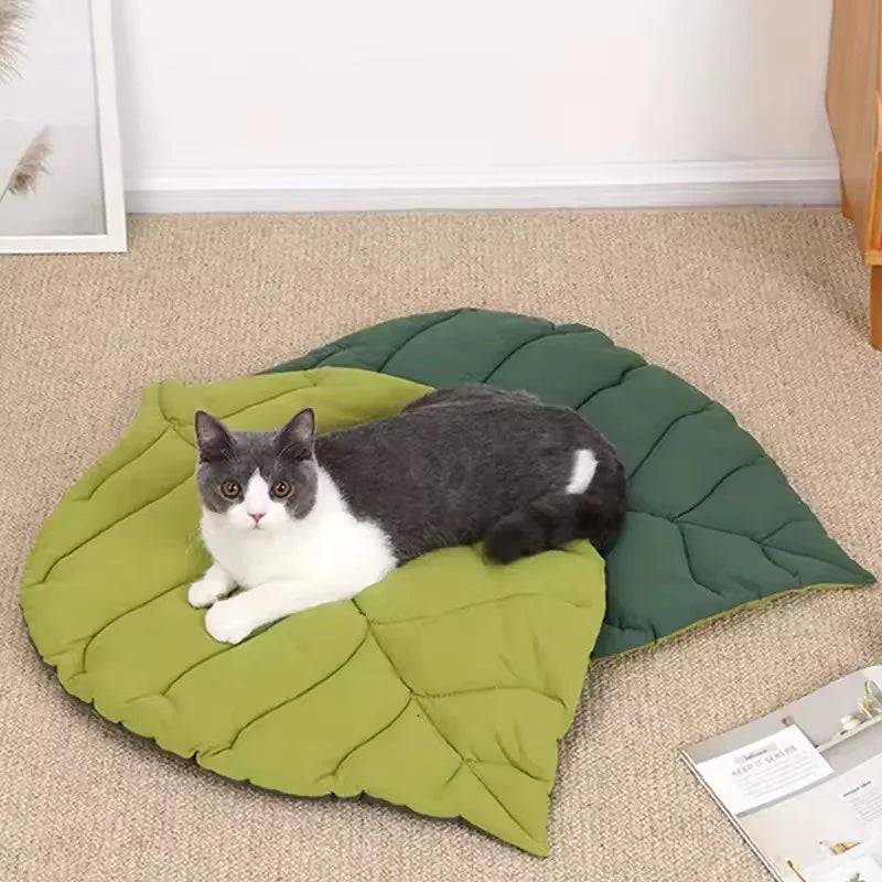 Leaf-Shaped Reversible Pet Mat
